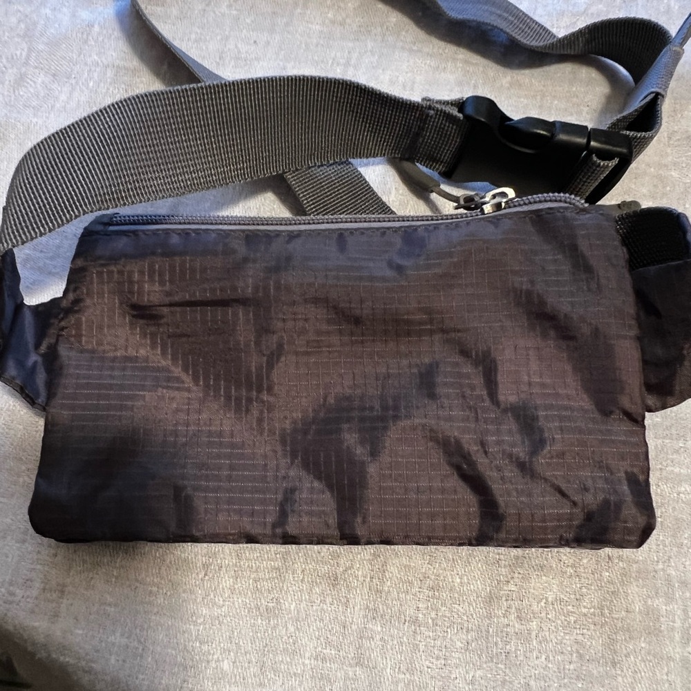 Travelon fanny pack in gray. Small, lightweight, roomy. - Picture 5 of 6